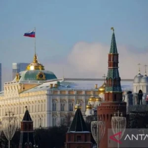 Charles de Gaulle: Simbol Kebangsaan yang Diuji oleh Ancaman Hybrid Rusia di Tengah Gemerlap Paris