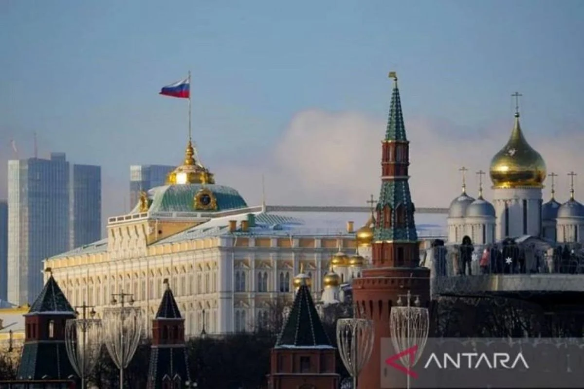 Charles de Gaulle: Simbol Kebangsaan yang Diuji oleh Ancaman Hybrid Rusia di Tengah Gemerlap Paris