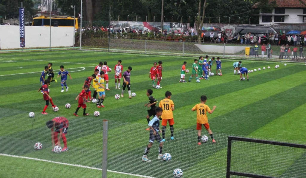 Club Amerika: Dari Lapangan Sepakbola hingga Taman Bermain, Kekuatan Komunitas di Balik Perayaan Nasional