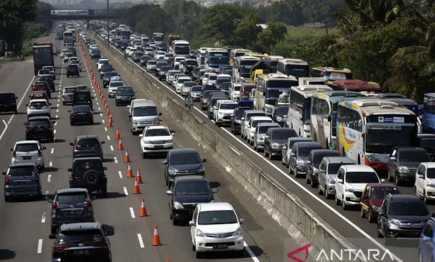 Contraflow kembali diberlakukan di Km 23 Tol Jakarta-Cikampek