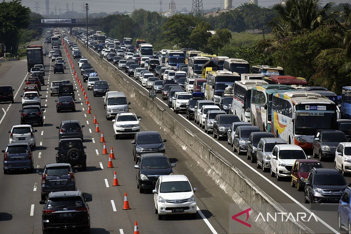 Contraflow kembali diberlakukan di Km 23 Tol Jakarta-Cikampek
