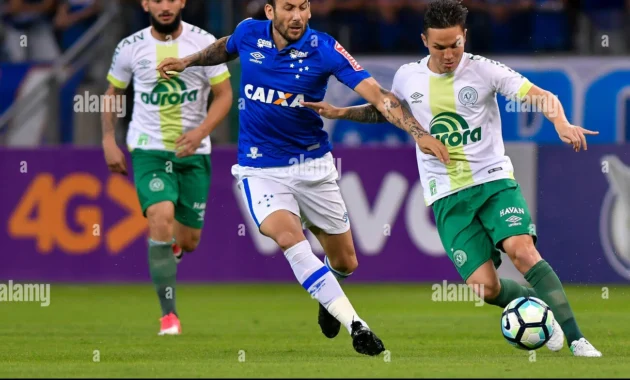 Cruzeiro vs Chapecoense: Duel di Mineirão Menentukan Nasib di Puncak Tabel Brasileirão Cruzeiro vs Chapecoense: Duel di Mineirão Menentukan Nasib di Puncak Tabel Brasileirão