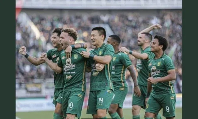 Derbi Jatim: Rivera Gugat Harga Diri, Bonek Bakar Semangat Persebaya Menjelang Laga Melawan Persik Kediri