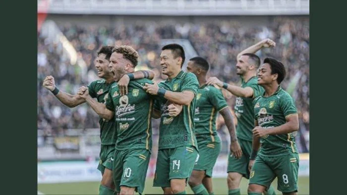Derbi Jatim: Rivera Gugat Harga Diri, Bonek Bakar Semangat Persebaya Menjelang Laga Melawan Persik Kediri
