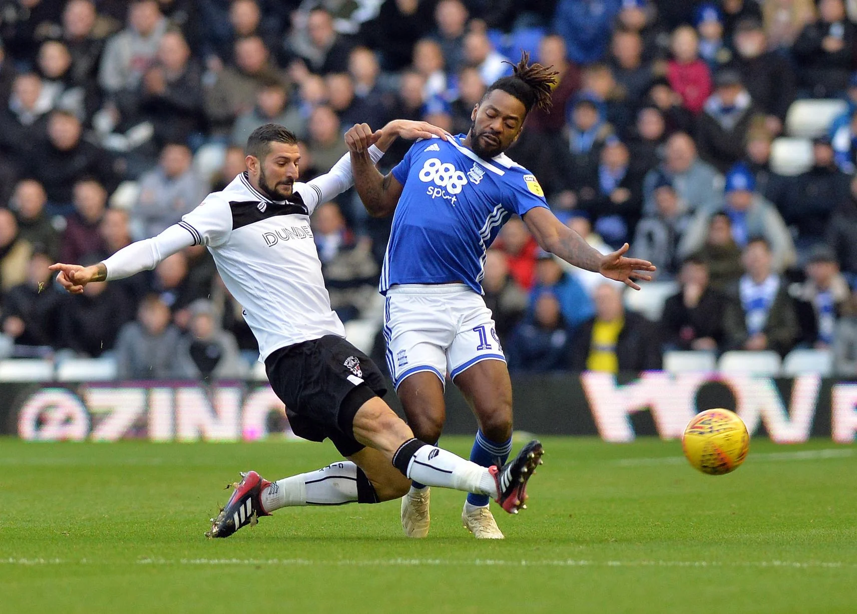 Derby Epik Birmingham vs Bristol City: Siapa yang Akan Kuasai Panggung dan Mengapa Statistik Keamanan Kota Menjadi Faktor Penentu?