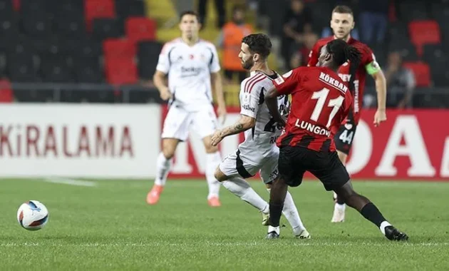 Derby Gaziantep vs Beşiktaş: Pertarungan di Tengah Lomba Pengunjung, Transfer Baru, dan Kontroversi Wasit Derby Gaziantep vs Beşiktaş: Pertarungan di Tengah Lomba Pengunjung, Transfer Baru, dan Kontroversi Wasit