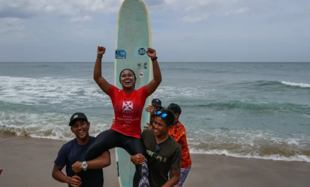 Dhea Natasya Cetak Sejarah Baru bagi Surfing Putri Indonesia di Jepang