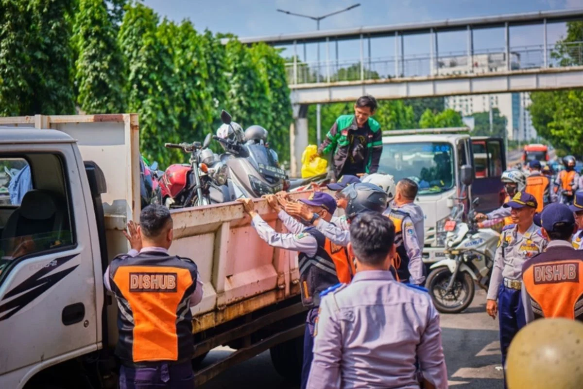 Dishub Jaksel Jaring 21 Motor Parkir Liar di Setiabudi