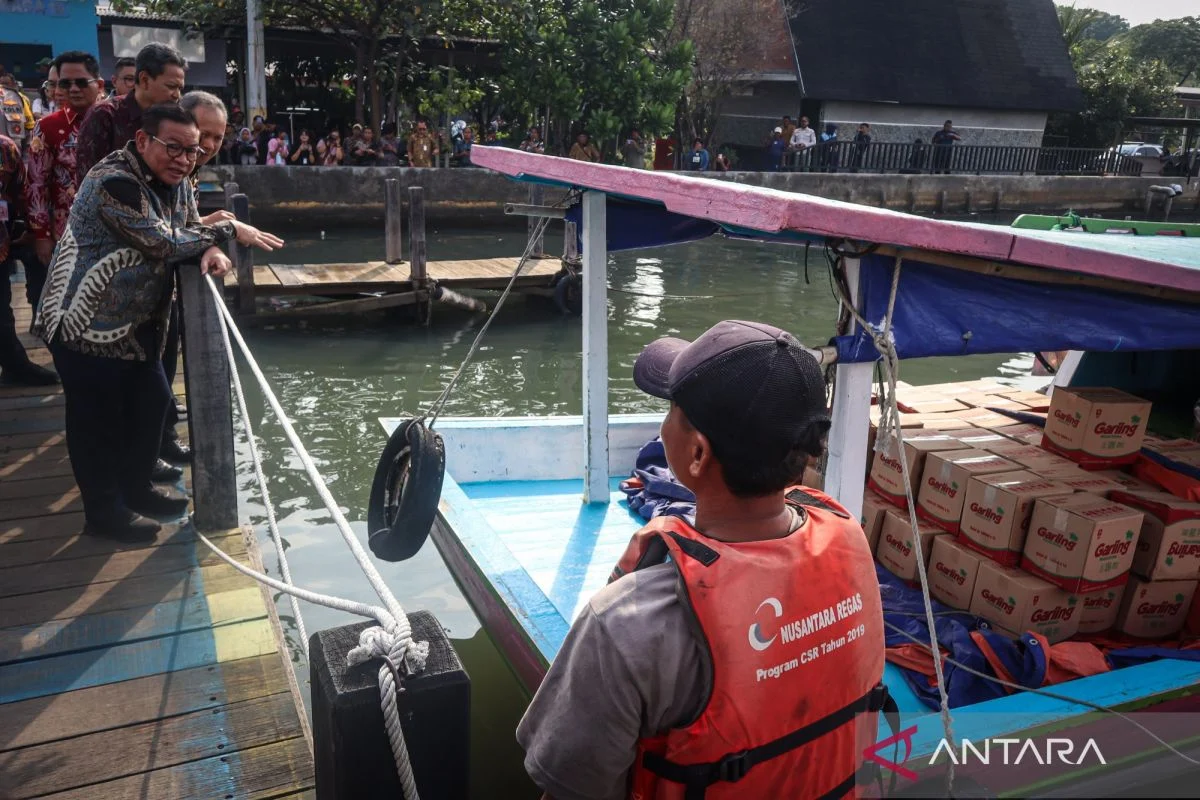DKI Kemarin: May Day Seribu Massa dan Palang Pengaman di Stasiun Bekasi