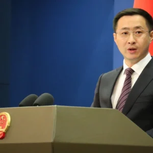 Dominasi Teknologi Terancam: AS Tuduh China Eksploitasi AI, Beijing Balas dengan Kritik Pedas