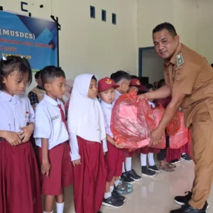 Dorong Pendidikan Bermutu, PKS Salurkan Bantuan dan Apresiasi Guru Inspiratif