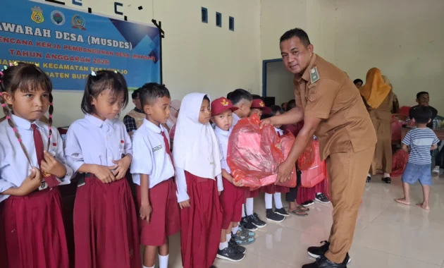 Dorong Pendidikan Bermutu, PKS Salurkan Bantuan dan Apresiasi Guru Inspiratif