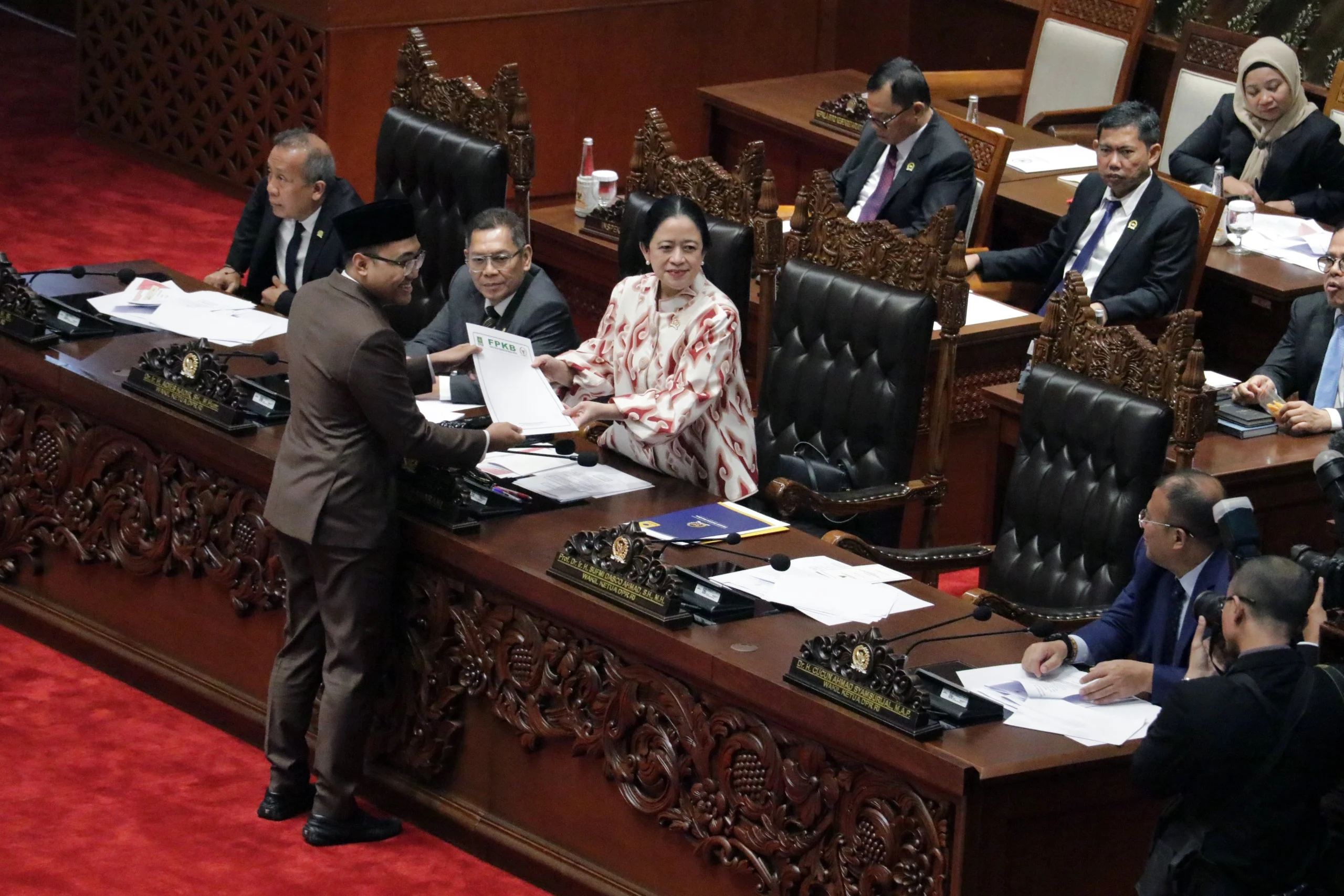 DPR Kritik Prabowo Usaha Tenangkan Publik atas Penurunan Nilai Rupiah, Desak BI Kendalikan