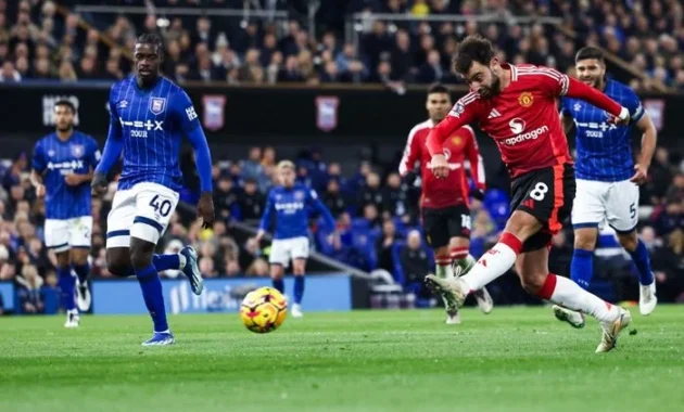 Drama di Puncak Championship: Portsmouth Siap Guncang Ipswich Town dengan Tekad Bertahan dan Ambisi Manajerial