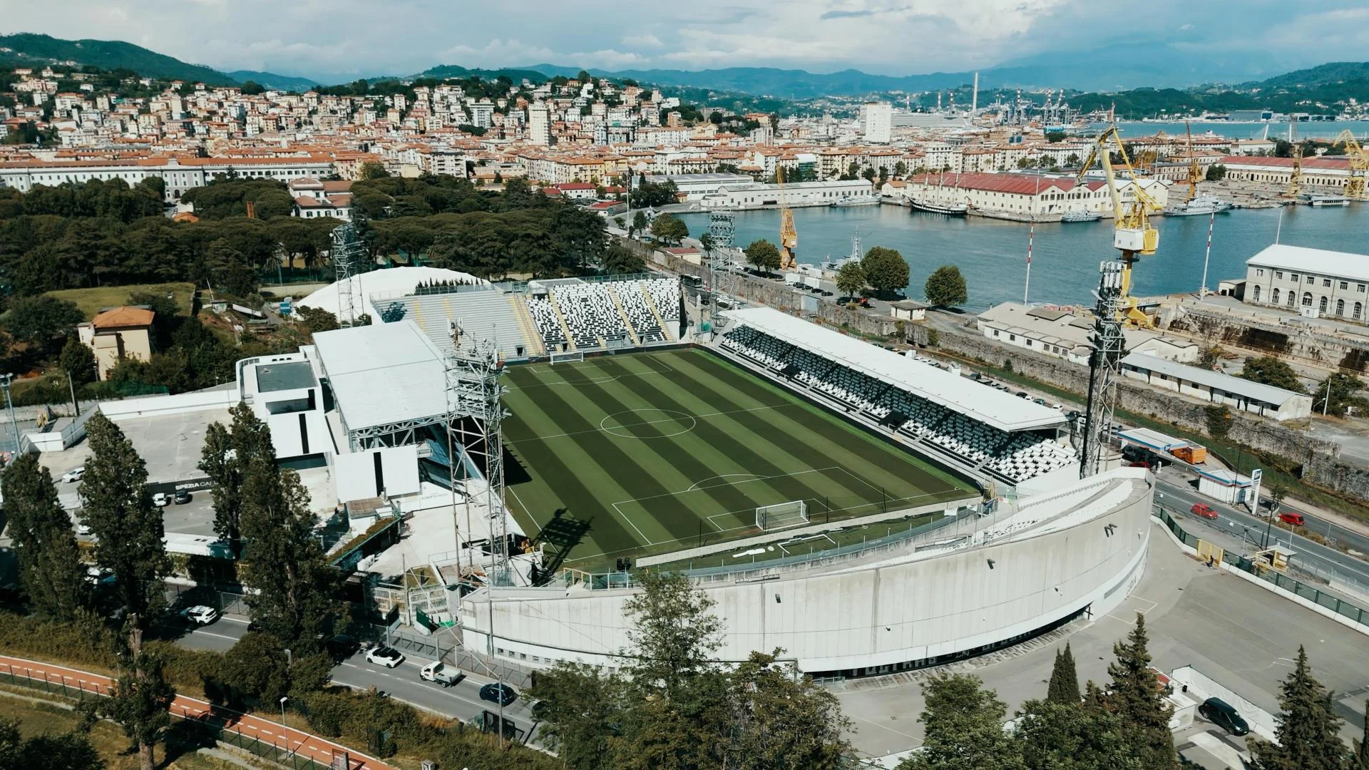Drama di Stadio: Spezia vs Venezia Menjadi Sorotan di Tengah Gangguan Kereta dan Keamanan di La Spezia