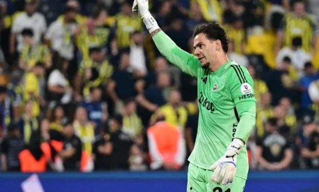 Drama Fenerbahçe vs Rizespor: Transfer Ederson Terancam, Tzolakis Jadi Andalan, dan Pertarungan di Puncak Liga!