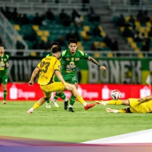 Drama Laga Penutup Semen Padang vs Persebaya: Harga Diri Dibawah Sorotan Wasit dan Pendukung