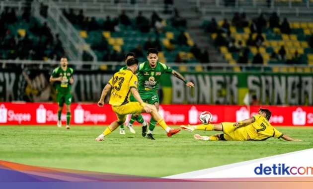 Drama Laga Penutup Semen Padang vs Persebaya: Harga Diri Dibawah Sorotan Wasit dan Pendukung