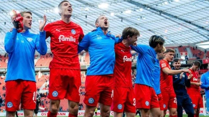 Drama Sepakbola 2. Bundesliga dan Sorotan Hukum Internasional: Holstein Kiel Menang Tipis Sementara Kasus Brueckner Mengguncang UK
