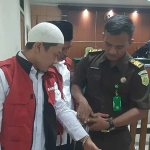 Dua Kurir Narkoba dengan 5,23 kg Sabu Diserahkan ke Kejari Semarang