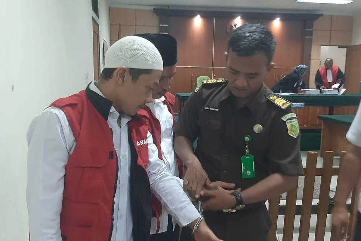 Dua Kurir Narkoba dengan 5,23 kg Sabu Diserahkan ke Kejari Semarang