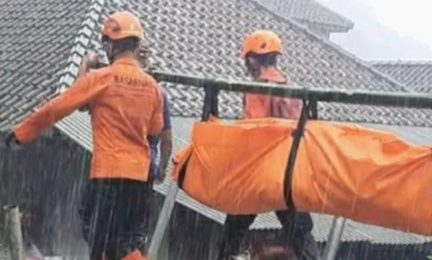 Dua Wisatawan Tewas Akibat Longsor di Curug Cileat, Subang