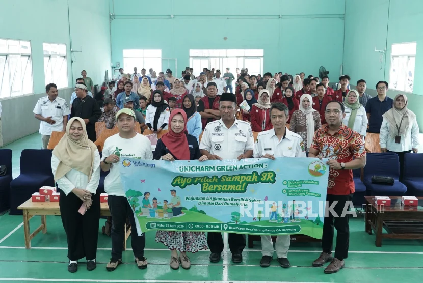Dukung Penerapan EPR, Warga Karawang Diedukasi Pilah Sampah