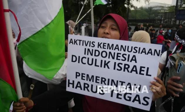 Dunia Kecam Penganiayaan Aktivis Global Sumud oleh Ben Gvir Dunia Kecam Penganiayaan Aktivis Global Sumud oleh Ben Gvir