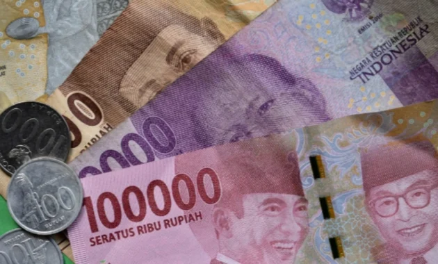 Ekonom nilai rupiah tembus Rp17.500 dipicu tekanan global dan domestik