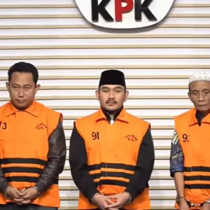 Eks Bupati Bekasi Ade Kunang Disidang, Uang Suap Rp12,4 Miliar Dipakai untuk Umrah dan Pelantikan!
