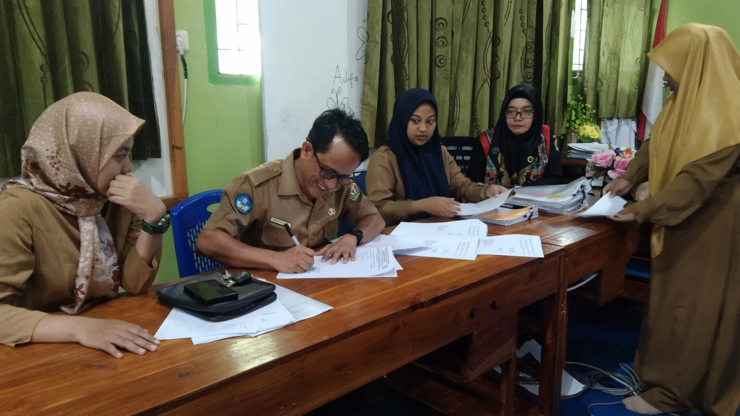 Eks Kepala SMK Letris Pamulang Minta Mediasi Polisi dan Membantah Isu Child Grooming Hoaks