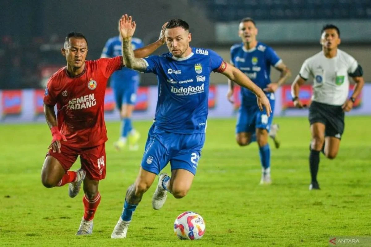 El Clasico Indonesia: Andrew Jung Pimpin Persib Jaga Dominasi atas Persija di Samarinda