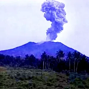 Erupsi Gunung Dukuni 8 Mei 2026: Abu Setinggi 10 km, 20 Pendaki Hilang Kontak, Dua WNA Meninggal