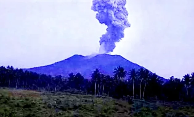 Erupsi Gunung Dukuni 8 Mei 2026: Abu Setinggi 10 km, 20 Pendaki Hilang Kontak, Dua WNA Meninggal