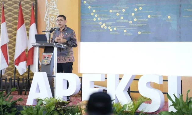 Fadli Zon Pastikan Buku Sejarah Indonesia Terbit Agustus Fadli Zon Pastikan Buku Sejarah Indonesia Terbit Agustus