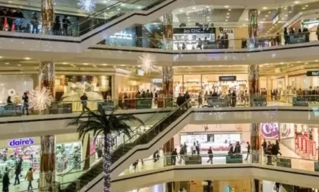 Fenomena Lipstick Effect Viral, Ini Alasan Cafe dan Mall Tetap Penuh saat Ekonomi Sulit