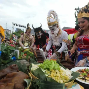 Festival Rujak Uleg Semarakkan HUT ke-733 Kota Surabaya