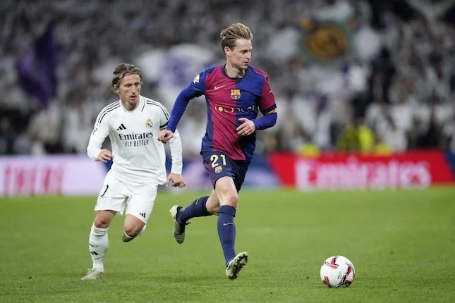 Frenkie de Jong Bantu Barcelona Raih La Liga ke-29 Usai El Clasico 2-0 atas Real Madrid