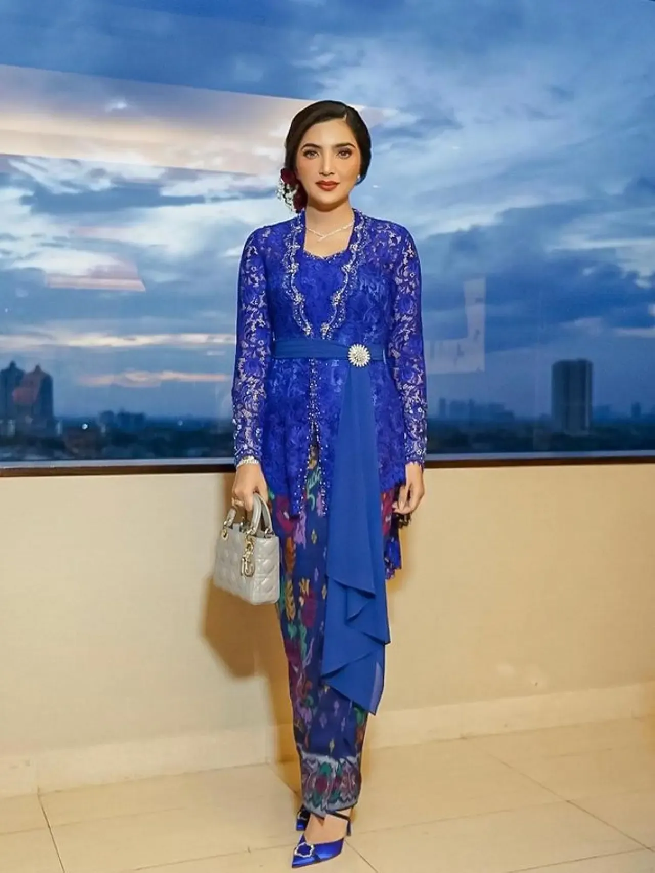 Gaya Elegan Dian Sastro: Dari OOTD Harian Hingga Momen Keluarga yang Menginspirasi
