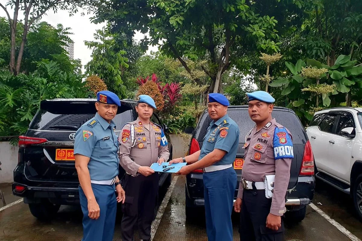 Geger Porsche Macan Rp 2,6 Miliar Berplat Dinas Militer di Jalan Raya, TNI: Palsu!