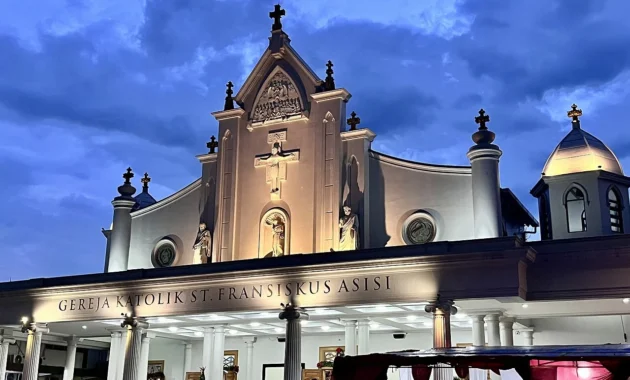 Gereja Katolik Stasi Santo Fransiskus di Mimika Terbakar, Puluhan Warga Selamat Gereja Katolik Stasi Santo Fransiskus di Mimika Terbakar, Puluhan Warga Selamat