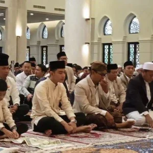 Gibran Rakabuming Bawa Jan Ethes Salat Idul Adha di Istiqlal