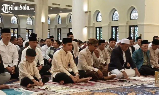 Gibran Rakabuming Bawa Jan Ethes Salat Idul Adha di Istiqlal Gibran Rakabuming Bawa Jan Ethes Salat Idul Adha di Istiqlal