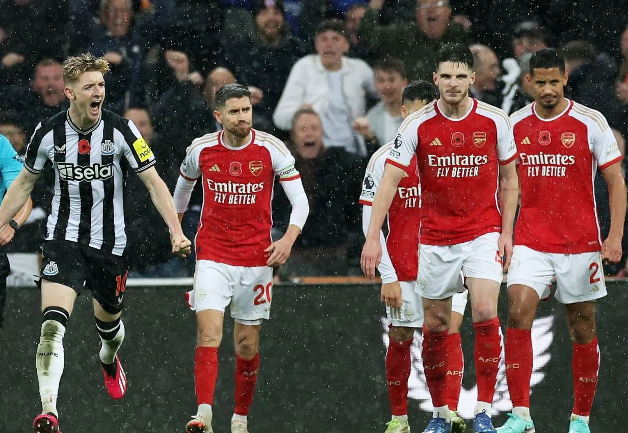 Gol Eze Mengguncang Newcastle, Arsenal Kembali Puncak Klasemen Premier League!