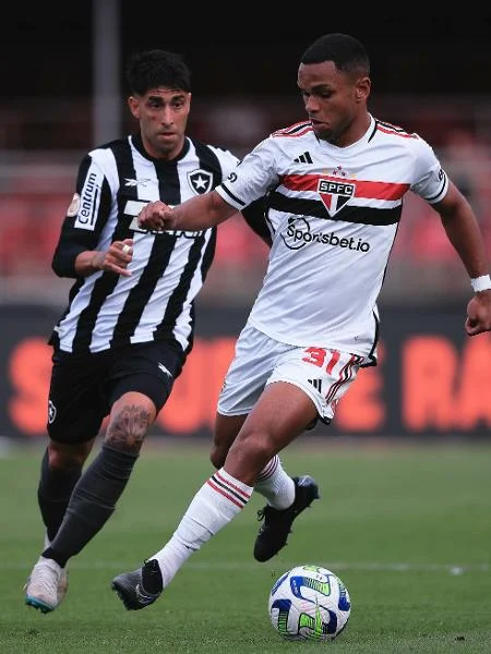 Gol Memukau di Detik Terakhir: Botafogo Gagalkan Kemenangan São Paulo dan Tetap di Puncak Persaingan Brasileirão
