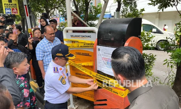 Gubernur Pramono Tugaskan Dishub Bereskan Masalah Perparkiran di Blok M Gubernur Pramono Tugaskan Dishub Bereskan Masalah Perparkiran di Blok M