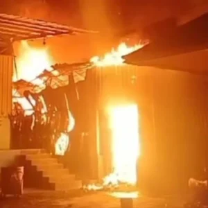 Gudang Ekspedisi di Depok Berkobar Hebat, Ledakan Kembang Api Guncang Warga