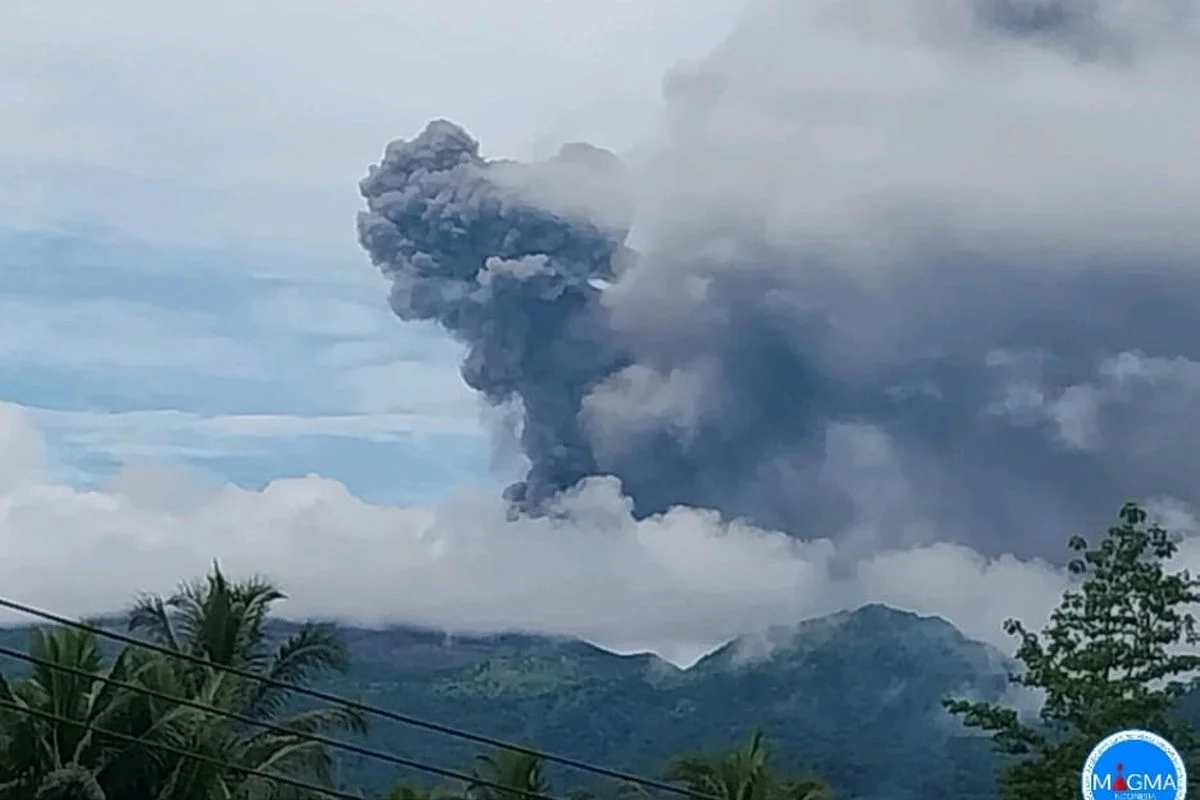 Gunung Dukono Erupsi Setinggi 3 Km, PVMBG Ingatkan Ancaman Abu Vulkanik