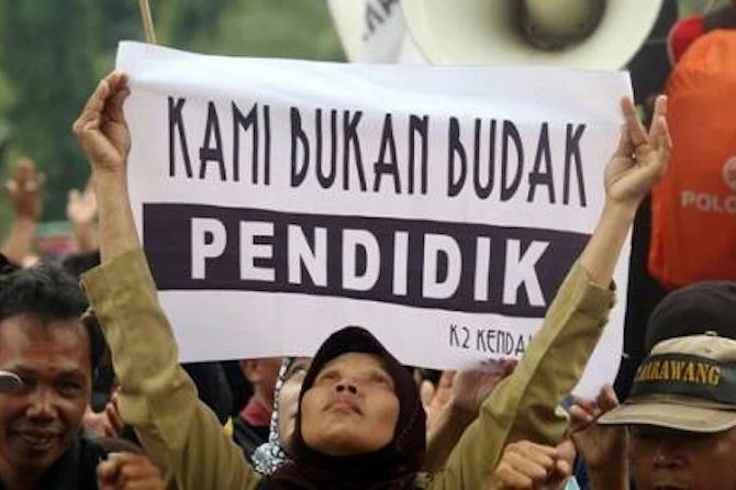 Guru Honorer Terancam Tergusur dari Sekolah Negeri 2027, DPR: Negara Jangan Lepas Tangan!