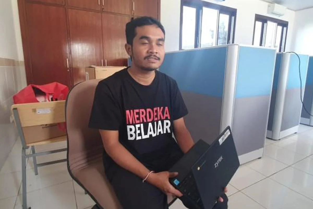 Guru SMP Berani Membela Nadiem di Sidang: Chromebook Jadi Alat Bantu yang Dipuji